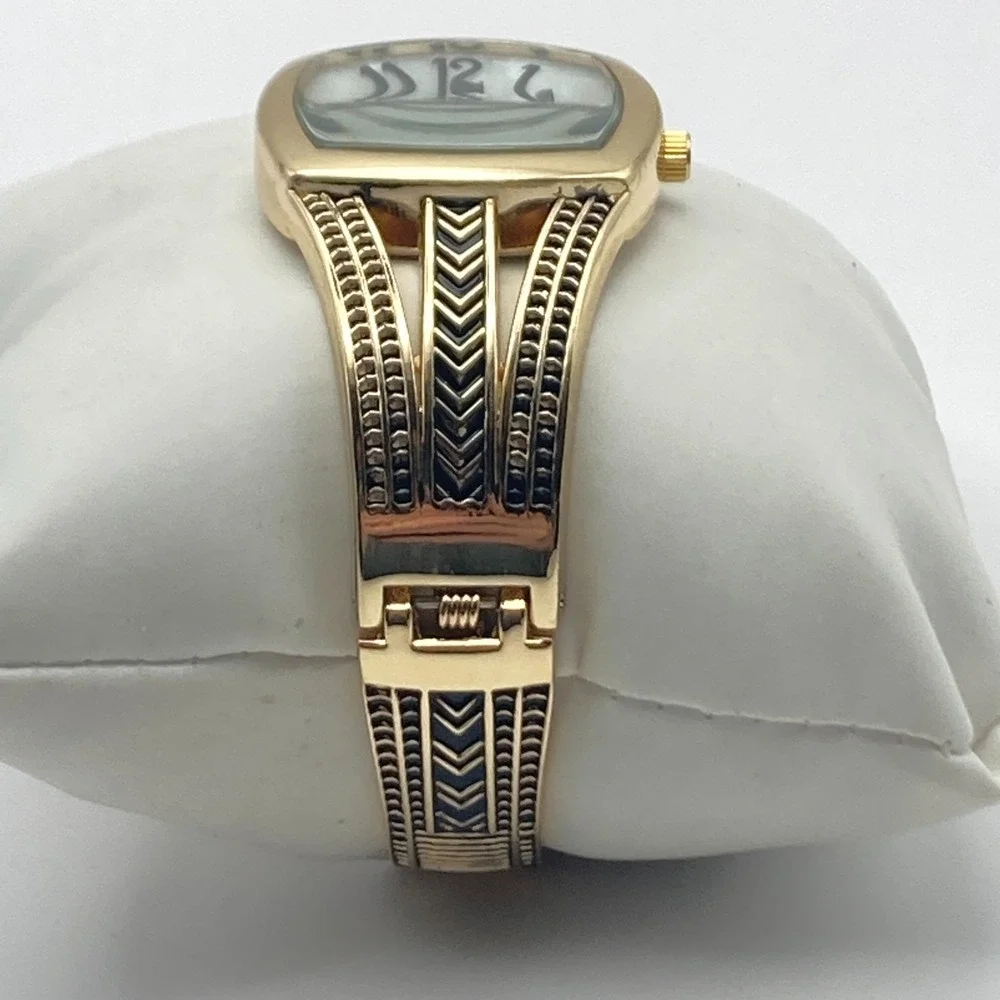 Varsales Women's Watch Gold Tone Cuff MOP Dial Textured Band New Battery 6.75